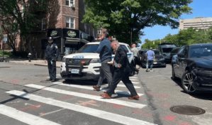 Un hombre de 65 años mata a tiros a un ladrón en una calle de Queens en Nueva York