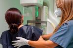 ¿Mamografías a los 40? Nueva pauta para la detección del cáncer de seno genera debate