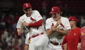 Mikolas silencia a Reales en ocho entradas; Cardenales se imponen