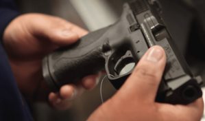 EE.UU. endurece las normas contra vendedores de armas de fuego sin licencia