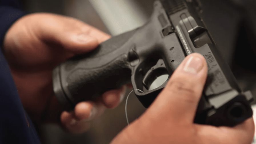 EE.UU. endurece las normas contra vendedores de armas de fuego sin licencia