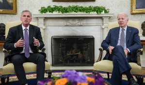 Biden y McCarthy buscan apoyo de sus partidos para aprobar ley de presupuesto