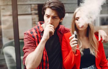 Aumenta el uso de hookah y vapes en jóvenes de 14 a 22 años