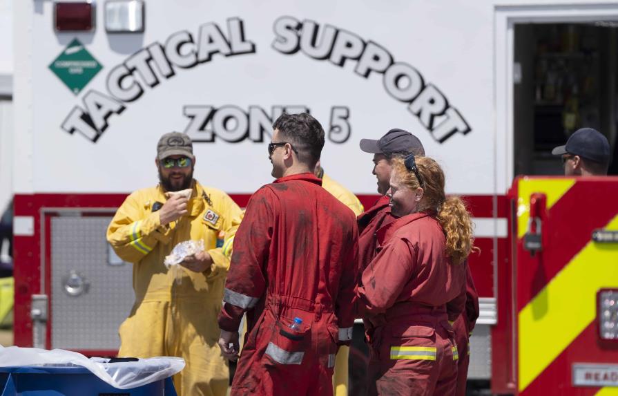 Bomberos de EE.UU. y Sudáfrica ayudarán a Canadá en combatir incendios