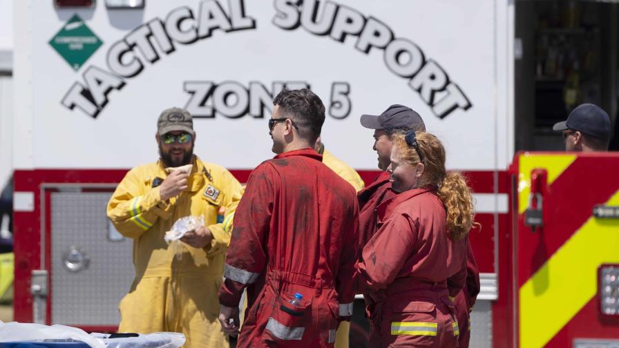 Bomberos de EE.UU. y Sudáfrica ayudarán a Canadá en combatir incendios