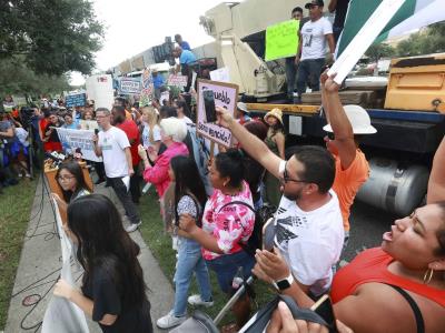 Realizan marcha pacífica en Florida a favor de inmigrantes