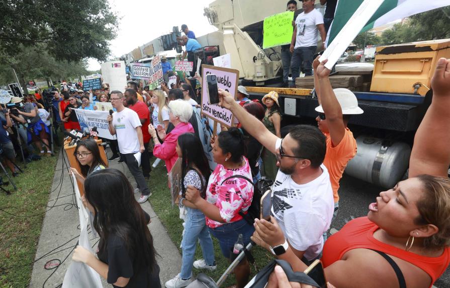 Una marcha pacífica se une en Florida al paro nacional Un día sin inmigrantes