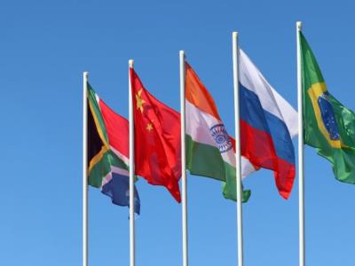Potencias emergentes de BRICS estudian admitir miembros
