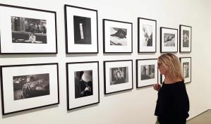 La complejidad del amor capturada por 16 fotógrafos en una exposición en Nueva York