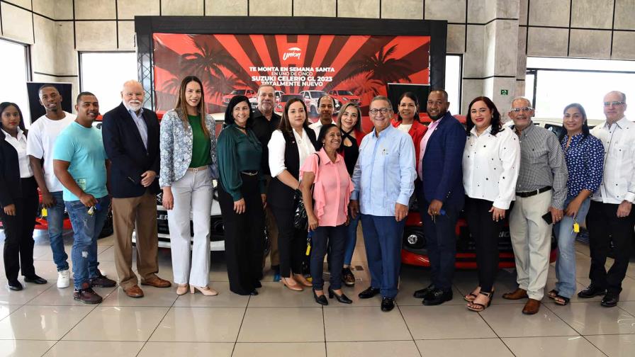 Ganadores de 5 vehículos Suzuki reciben sus llaves de la mano de La Unión Comercial Consolidada Ganadores de 5 vehículos Suzuki reciben sus llaves de la mano de La Unión Comercial Consolidada