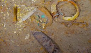 Encuentran un collar de oro con dientes de tiburón entre restos del Titanic