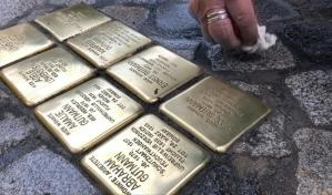 Más de 100,000 adoquines de la memoria recuerdan a víctimas del Holocausto en Europa