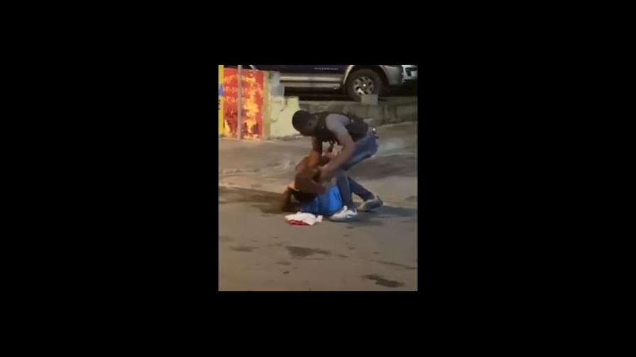 Alcaldía de Higüey desvincula policía municipal que agredió a limpiabotas de manera salvaje Alcaldía de Higüey desvincula policía municipal que agredió a limpiabotas de manera salvaje