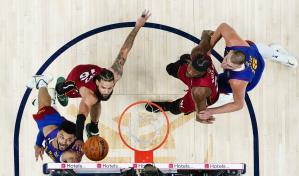 Denver sacude a Miami y toma ventaja en las Finales