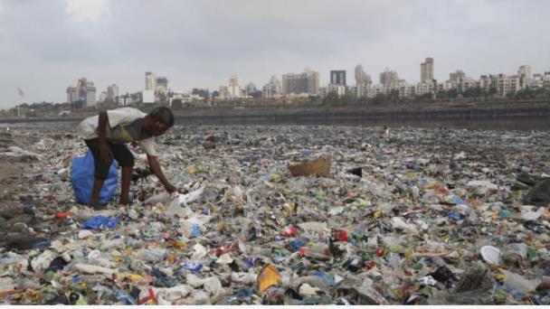 Contaminación por plástico: el proyecto de tratado choca con la resistencia de los lobbies