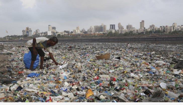 Contaminación por plástico: el proyecto de tratado choca con la resistencia de los lobbies