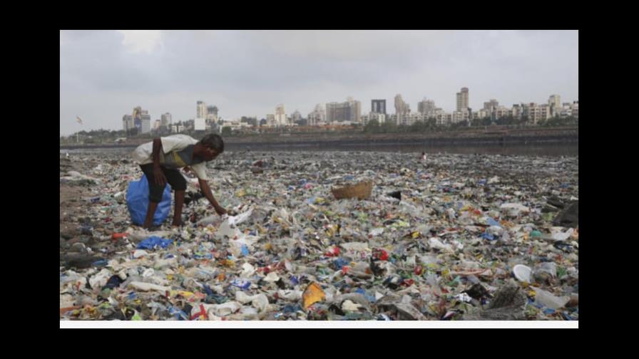 Contaminación por plástico: el proyecto de tratado choca con la resistencia de los lobbies