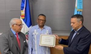 Senado de Nueva Jersey y el Instituto Duartiano declaran Reserva Moral a Venancio Alcántara