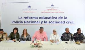 Forman más de mil agentes policiales en manejo de ira y solución pacífica de conflictos