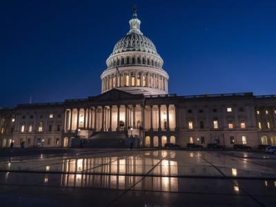 Senado EEUU aprueba iniciativa para elevar tope de deuda