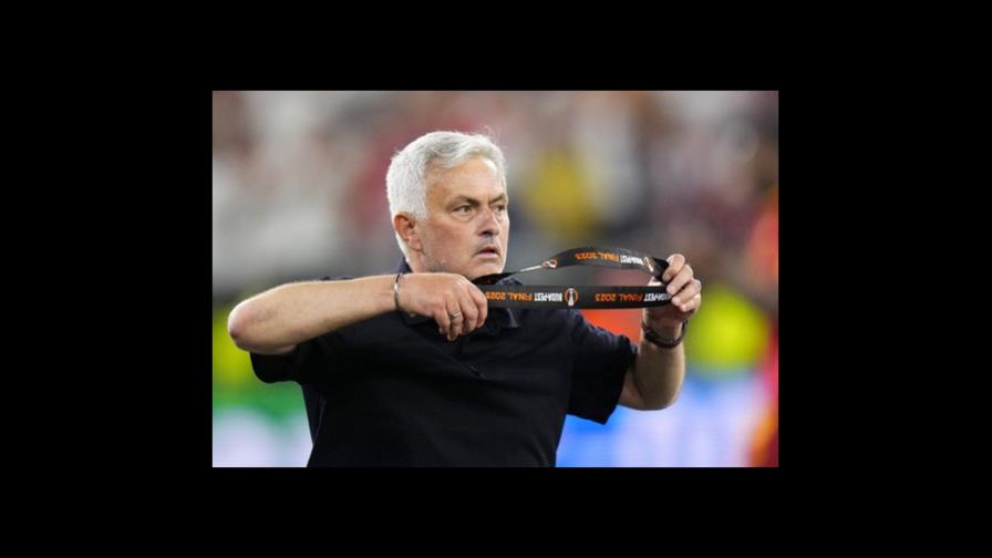 UEFA acusa a Mourinho de insultar a árbitro tras la final de la Europa League UEFA acusa a Mourinho de insultar a árbitro tras la final de la Europa League