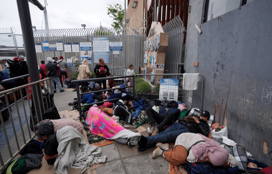 EE.UU. amplía número de citas para solicitar asilo en la app CBP One