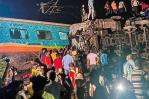 Al menos 50 muertos y 600 heridos en un accidente múltiple de trenes en la India Al menos 50 muertos y 600 heridos en un accidente múltiple de trenes en la India