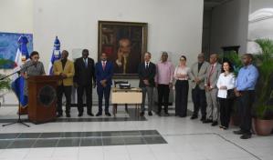 UASD celebra 110 aniversario natalicio del poeta Pedro Mir