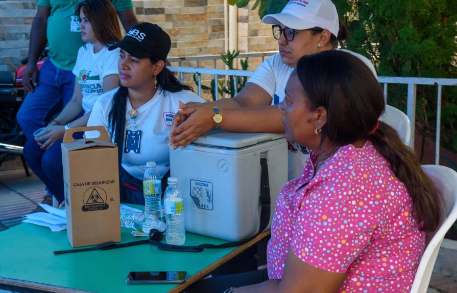 Alcaldía de Santo Domingo Este realiza operativo médico y de limpieza en Los Tres Brazos