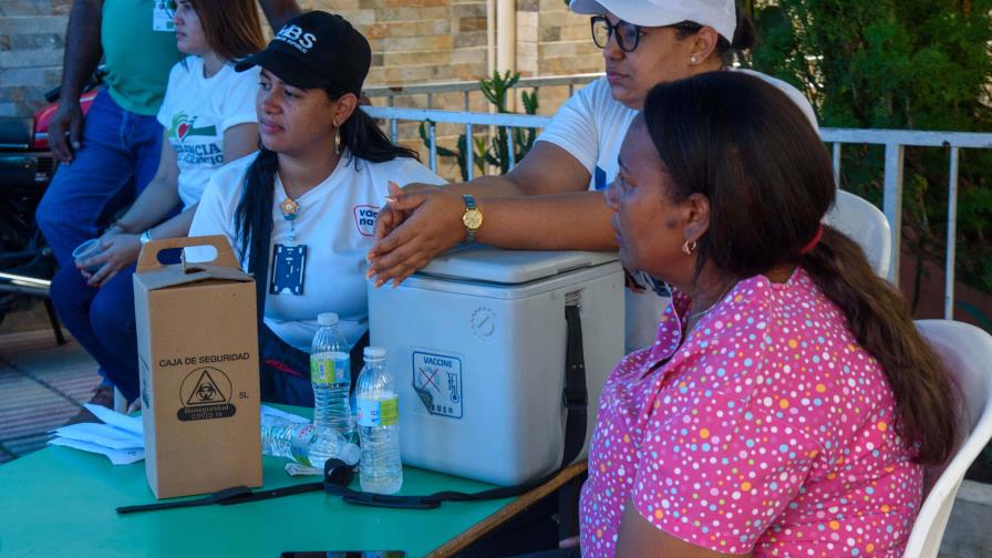 Alcaldía de Santo Domingo Este realiza operativo médico y de limpieza en Los Tres Brazos