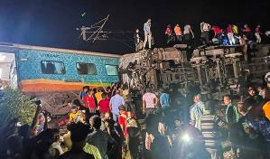 Ascienden a 207 los muertos por un accidente de tren en el este de India