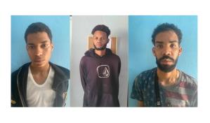 Policía apresa a tres supuestos integrantes de bandas juveniles en Santiago Rodríguez 