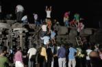 Al menos 233 muertos y 900 heridos en un choque entre trenes en el este de India