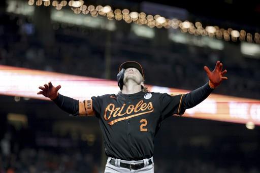 Henderson batea jonrón de la ventaja en la 7ma y Orioles superan a Gigantes