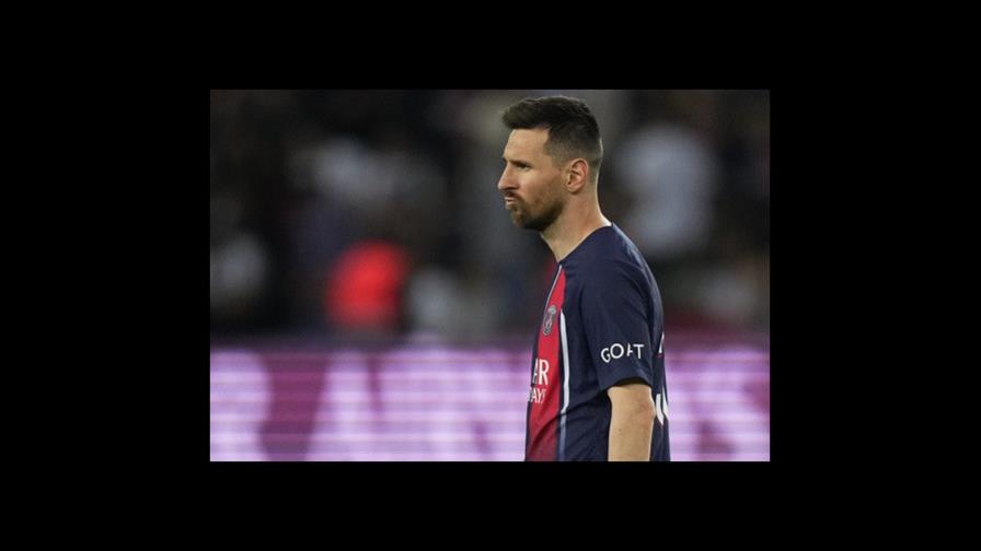 Messi se despide de París entre abucheos