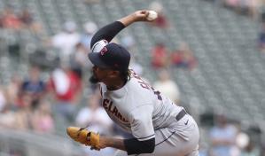 Emmanuel Clase amplía su dominio de juegos salvados en Grandes Ligas