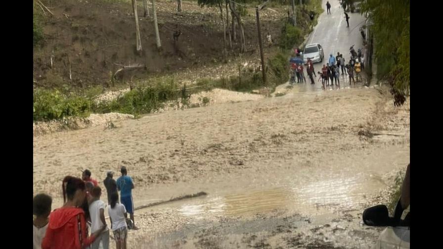 Cientos de casas afectadas y pueblos aislados en el sur por crecidas de ríos y deslizamientos de tierra