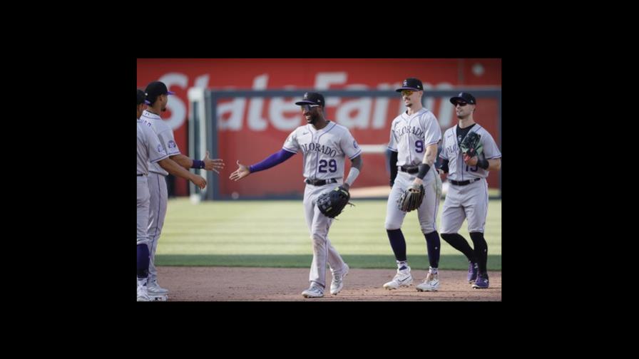 Montero aporta triple a racimo en la 1ra y Rockies se imponen a Reales