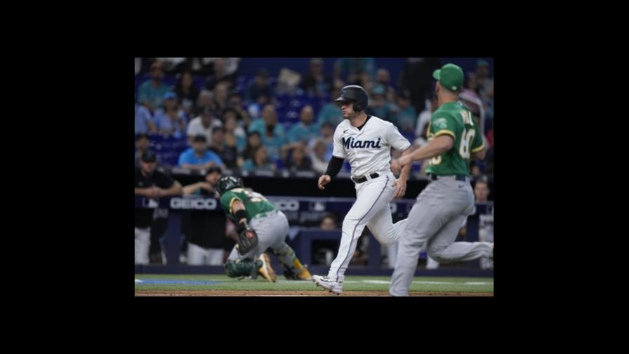 Sandy Alcántara sale sin decisión; Marlins ganan por 7-5 y barren a Atléticos