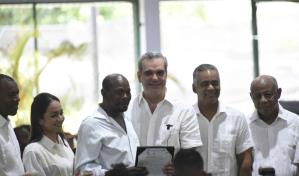 Gobierno entrega más de 3,000 títulos de propiedad a en La Ciénaga