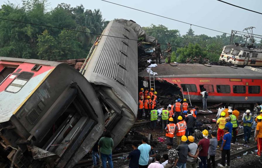 El rey Carlos III expresa su conmoción y tristeza por el accidente de tren en la India