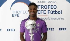 Vinícius recibe el Trofeo EFE al mejor jugador Iberoamericano