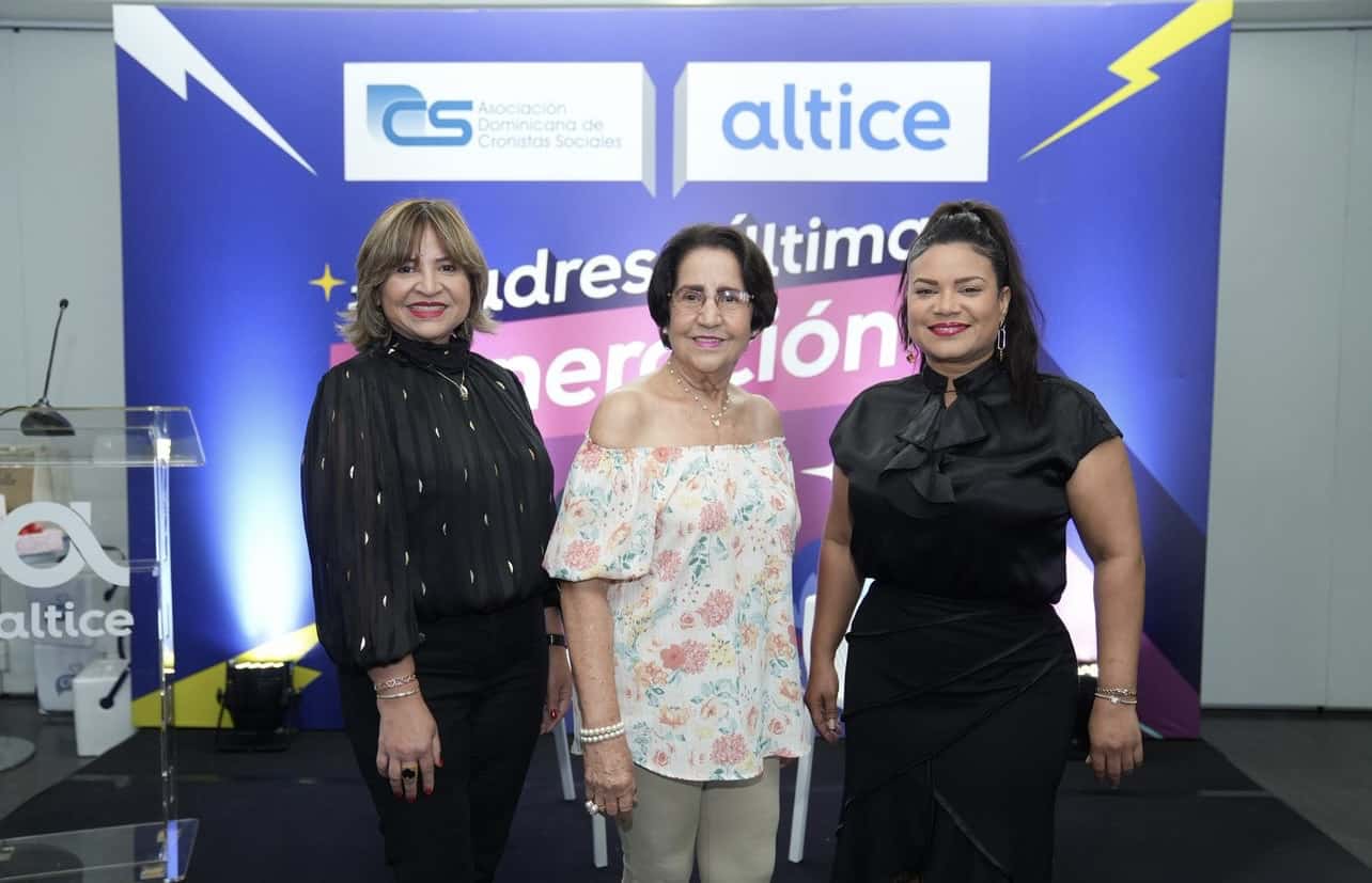 Kahia de Hasbún, Giovanna Caputo y Sarah Hernández.
