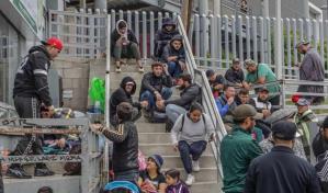 Fiscal general de California asegura que Florida envió migrantes vía aérea a Sacramento