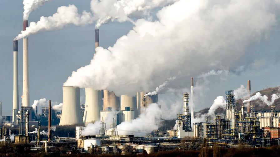 Los niveles de CO2 en la atmósfera siguen en ascenso récord Los niveles de CO2 en la atmósfera siguen en ascenso récord