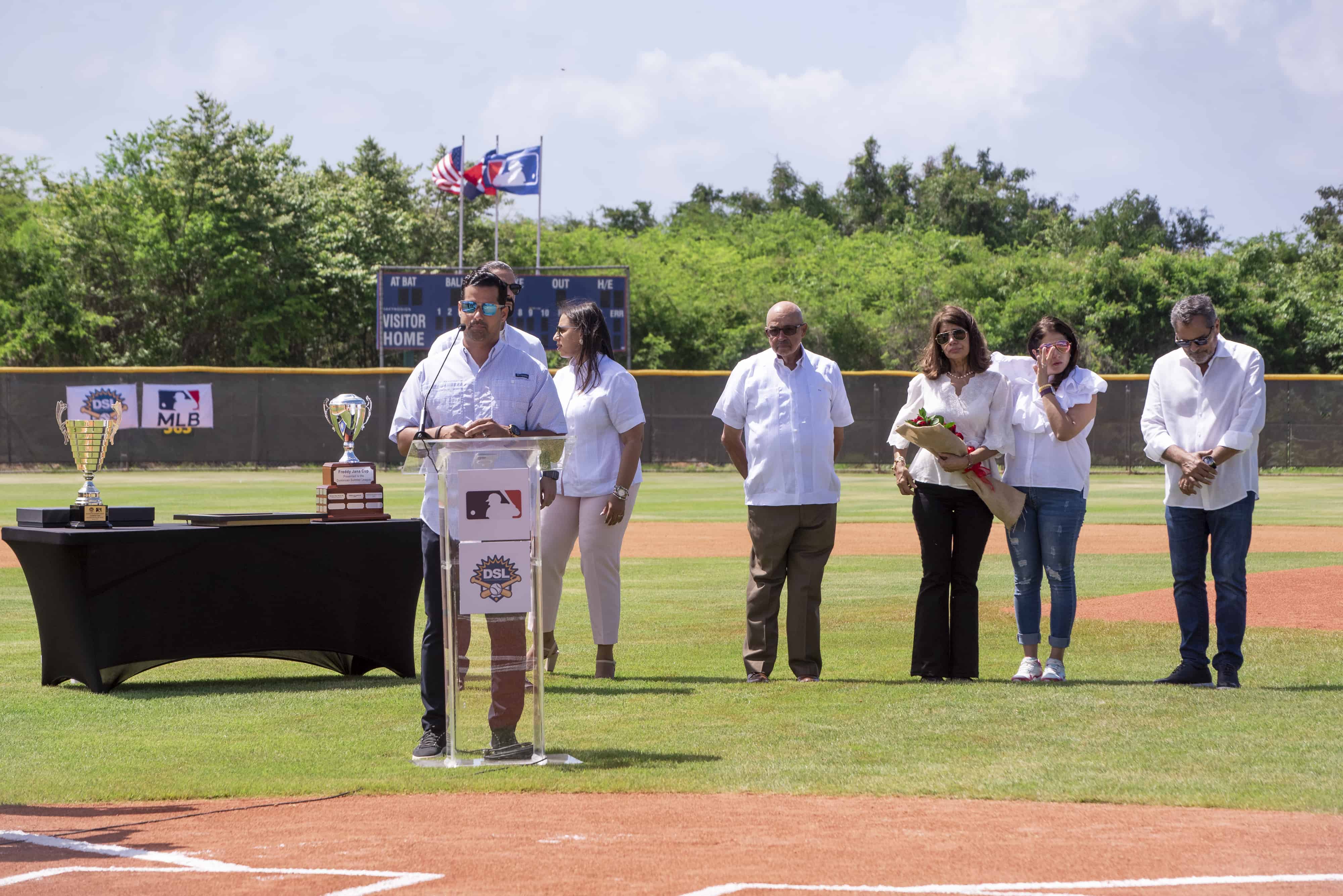 Félix Peguero pronunció las palabras de agradecimiento a nombre de la familia.