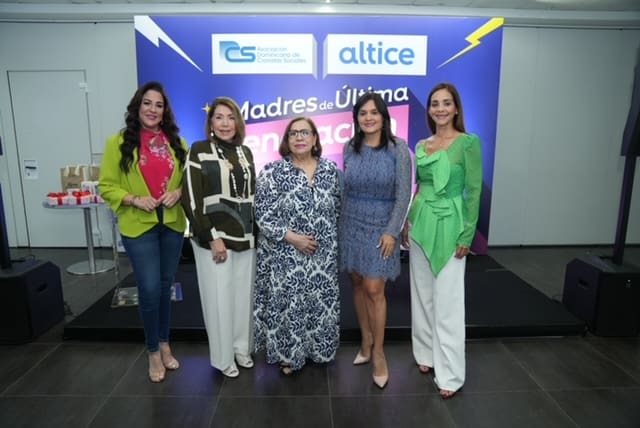 Virginia Pérez, Maribel Lazala, Mirna Pimentel, Liza Arzeno y Claudine Nova.