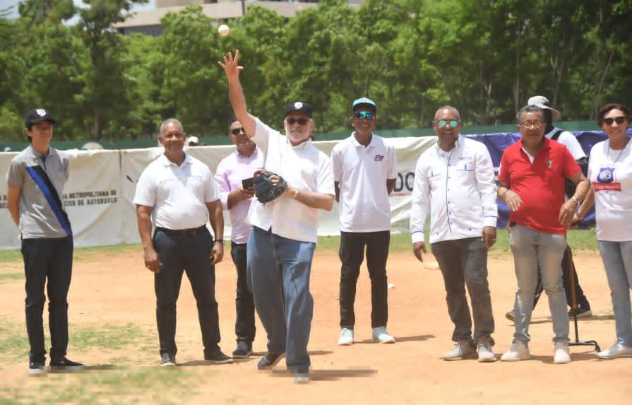 Vitelio Mejía destaca celebración del torneo de béisbol para niños de 5-6 años