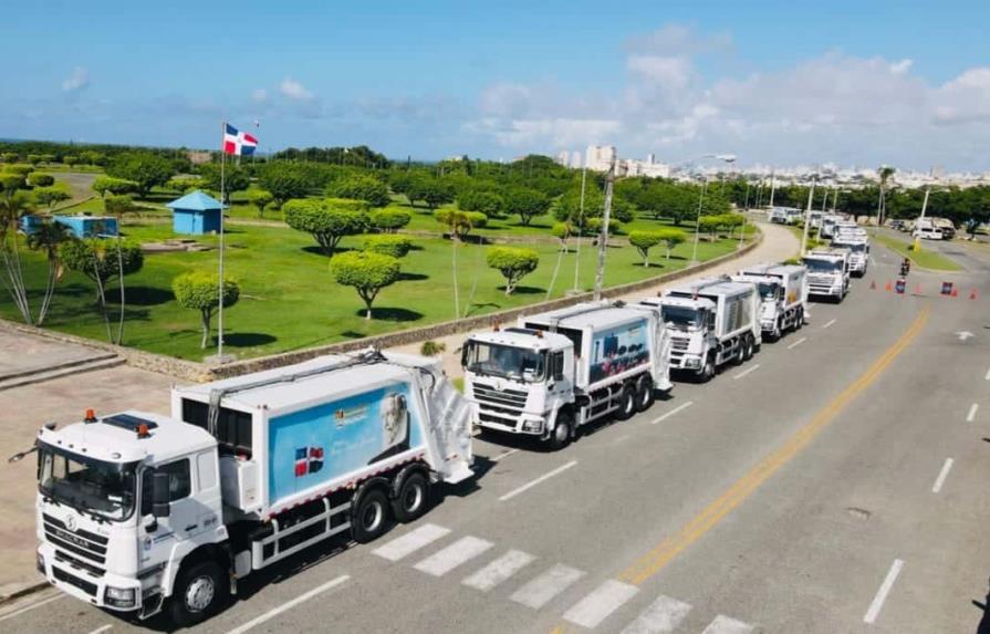 Alcaldía SDE presenta segunda flotilla de camiones valorada en más de RD$250 millones
