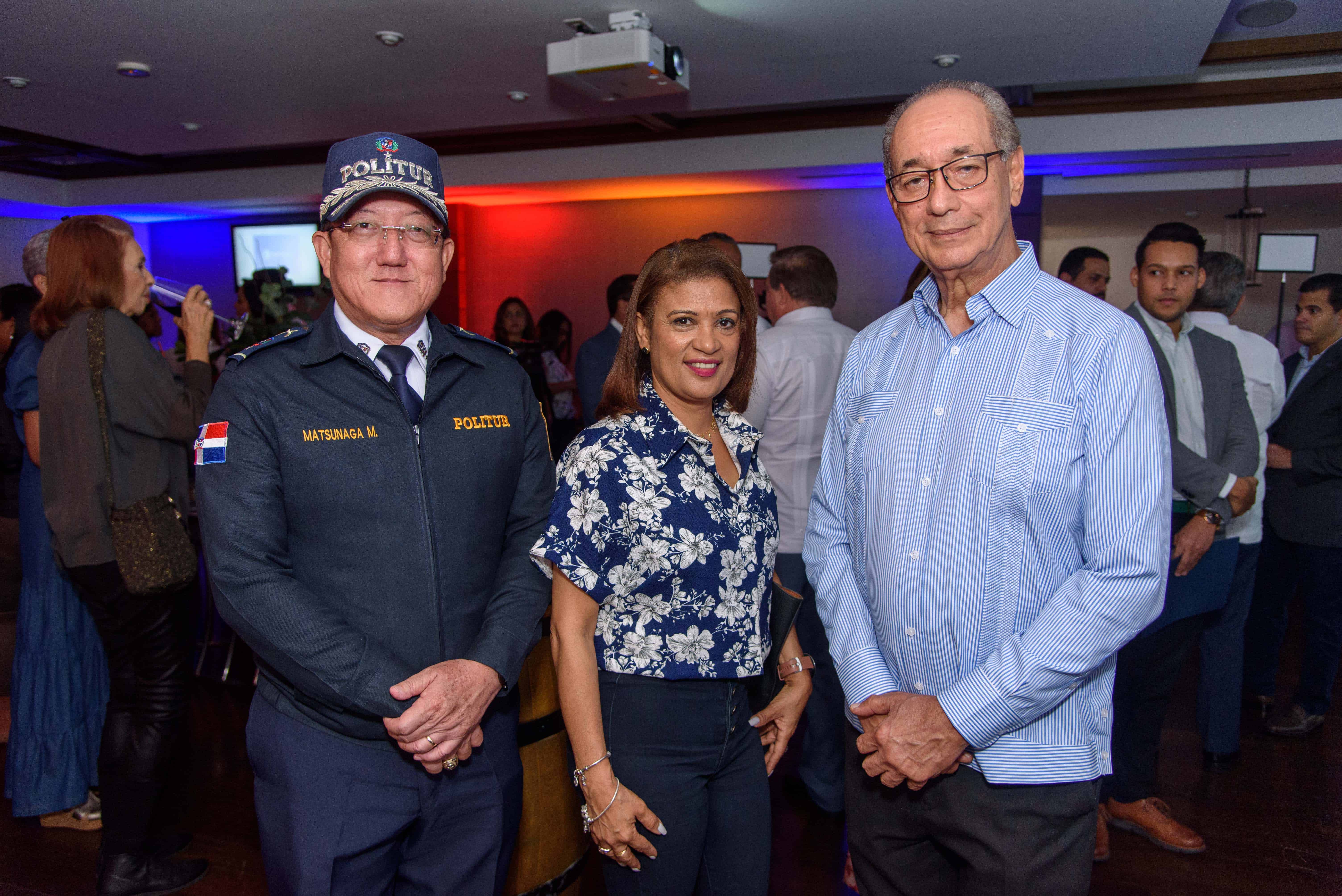 Minoru Matsunaga, Daniela Tiburcio, Luis Felipe Aquino.